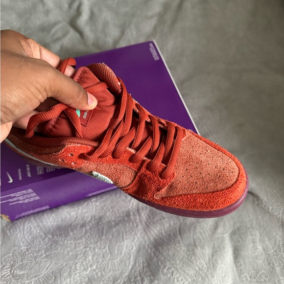 Nike Dunk Mystic Red - Size 9.5 - Picture 6 of 9